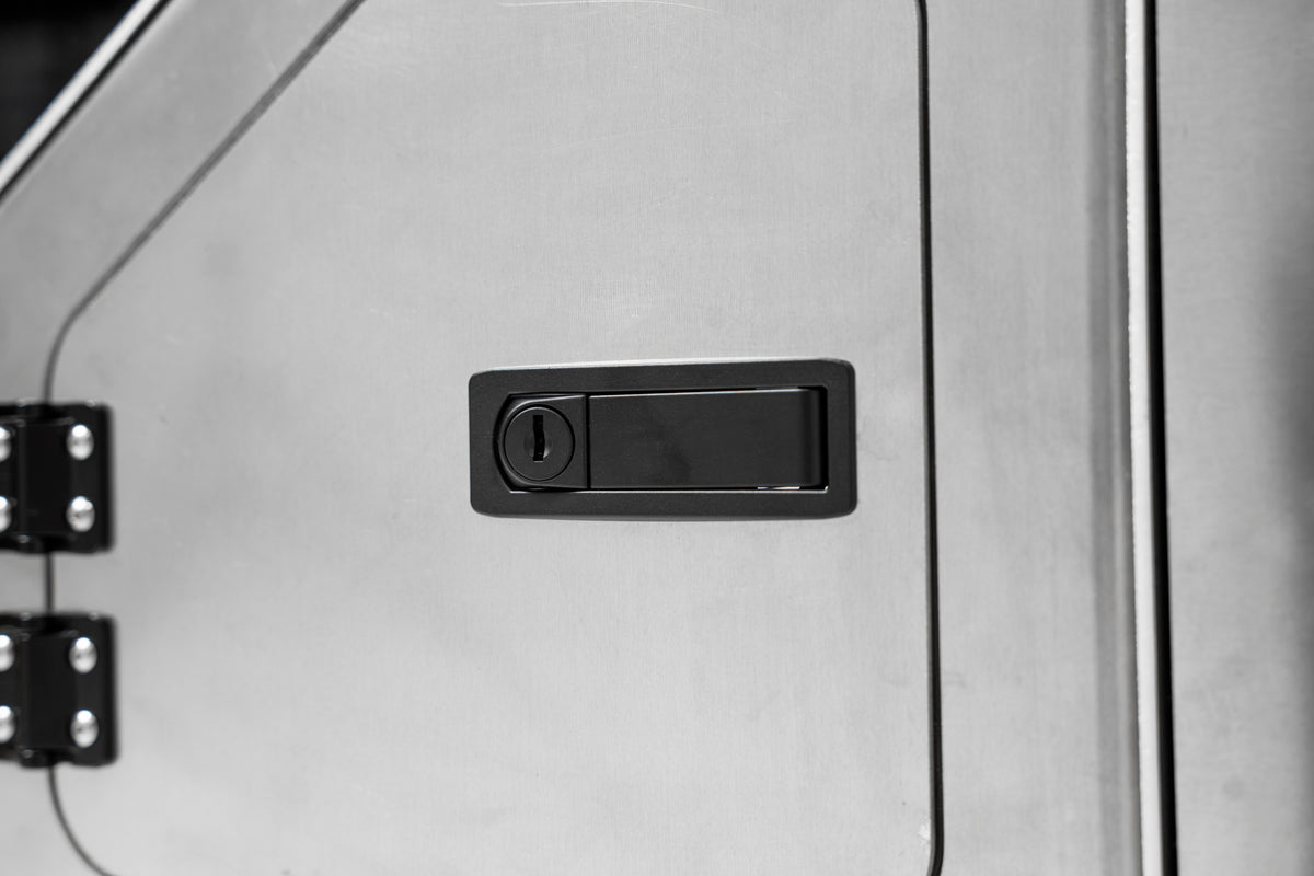 Black locking compression latch used on the Pipeliner Special